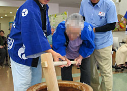 お正月・お餅つきの様子